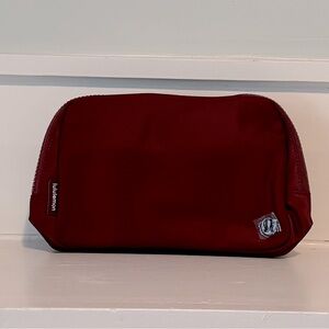 Lululemon Everywhere Belt Bag 2L Wineberry